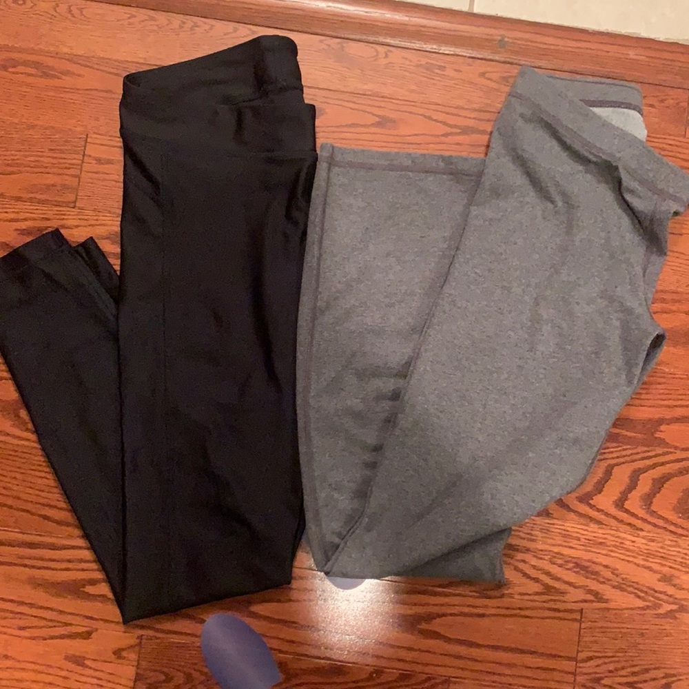 Set of 2 under Armour legging/ yoga pant size L